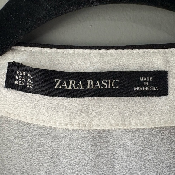 NWT, Zara size XL, white sheer long sleeve V neck blouse, black lined - Picture 4 of 6